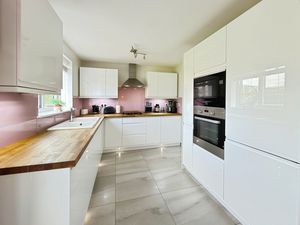 Photo 11- click for photo gallery